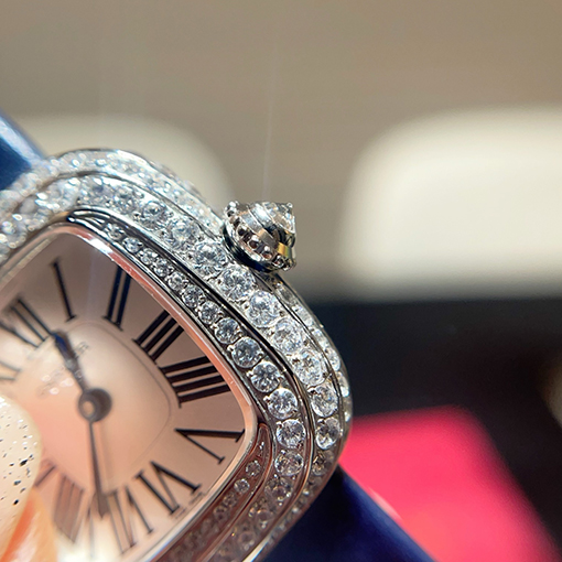 カルティエスーパーコピー クッション型ジュエリーウォッチ腕時計