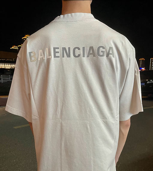 バレンシアガコピー Balenciaga 反射ロゴプリント入り半袖Tシャツ