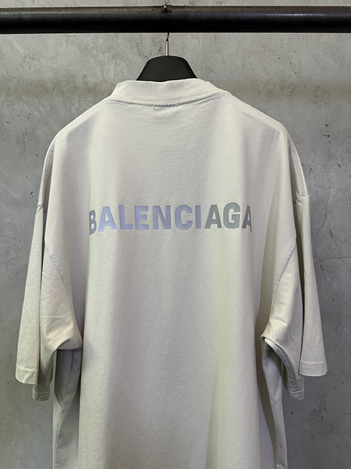バレンシアガコピー Balenciaga 反射ロゴプリント入り半袖Tシャツ