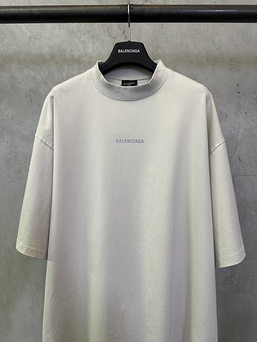 バレンシアガコピー Balenciaga 反射ロゴプリント入り半袖Tシャツ