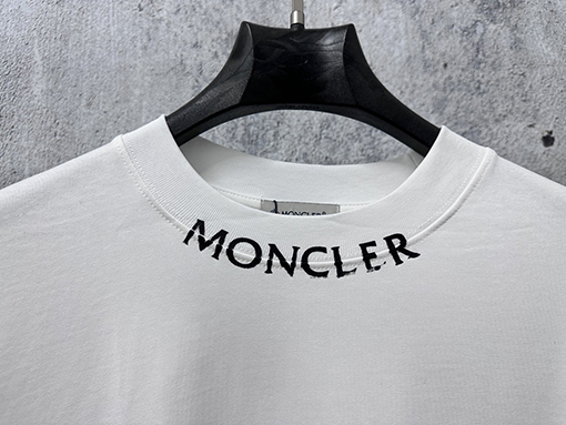 モンクレールスーパーコピー Moncler 刺繍ロゴ入り半袖Tシャツ