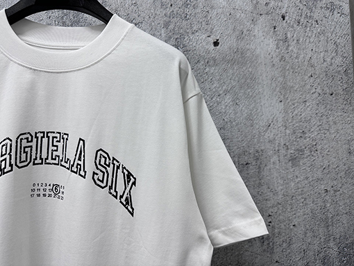 マルタンマルジェラ 文字と数字がプリントされた半袖Tシャツ