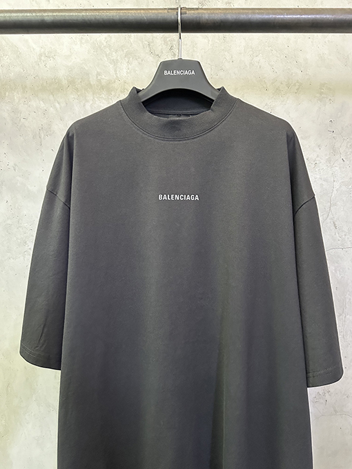 バレンシアガコピー Balenciaga 反射ロゴプリント入り半袖Tシャツ