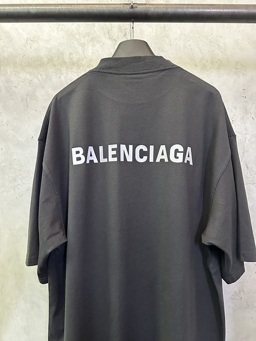 バレンシアガコピー Balenciaga 反射ロゴプリント入り半袖Tシャツ