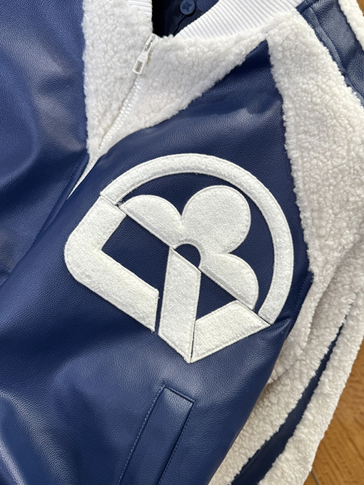 ルイヴィトン 花柄の文字ロゴが入ったベースボールジャージ