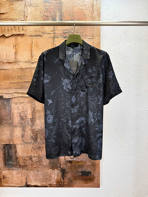グッチ 花柄の半袖シャツ