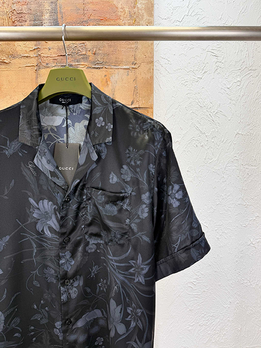 グッチ 花柄の半袖シャツ