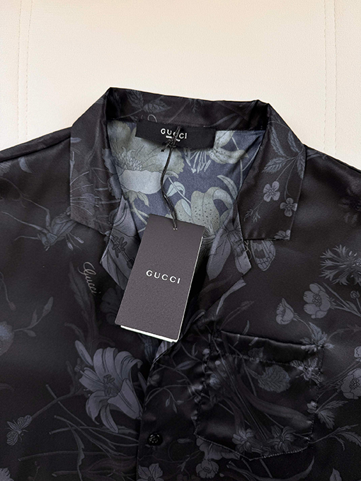 グッチ 花柄の半袖シャツ