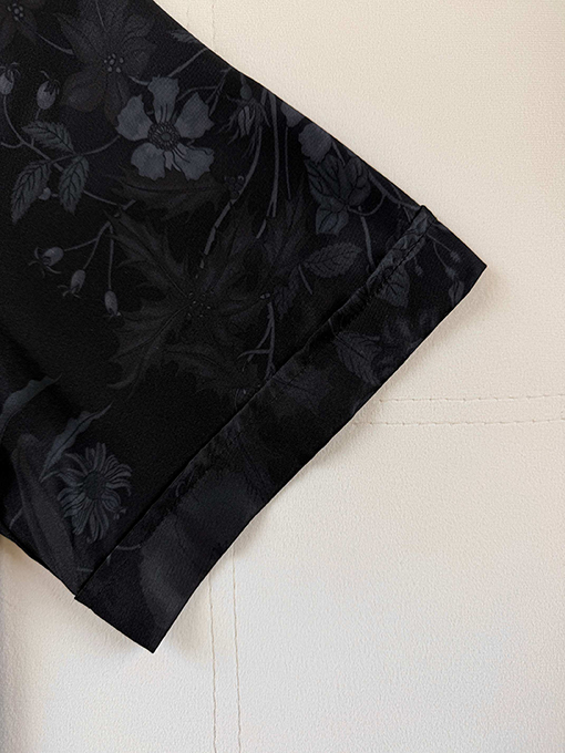 グッチ 花柄の半袖シャツ