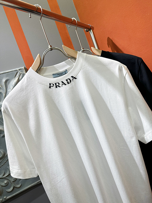 プラダブランドコピー PRADA 新モデルロゴ入り襟の半袖Tシャツ