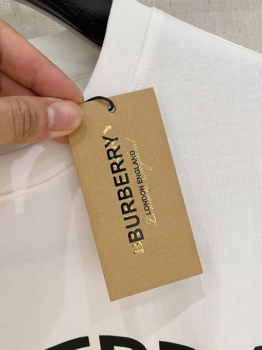 バーバリー Burberry クラシックのコットン製レタープリント半袖Tシャツ