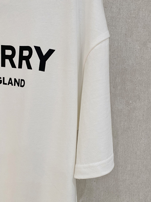 バーバリー Burberry クラシックのコットン製レタープリント半袖Tシャツ