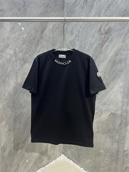 モンクレールブランドスーパーコピー Moncler 襟にブランドロゴプリントがった半袖Tシャツ