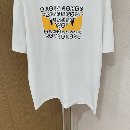 フェンディ 前面にロゴがプリントされた半袖Tシャツ