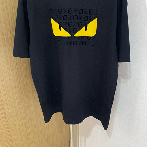 フェンディ 前面にロゴがプリントされた半袖Tシャツ