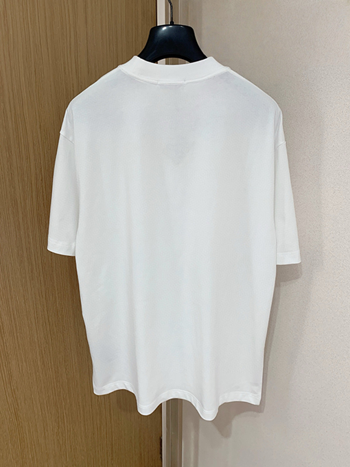 フェンディ 前面にロゴがプリントされた半袖Tシャツ