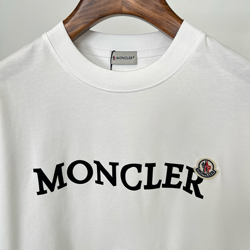 モンクレールコピー Moncler 新作フロッキーレタープリント入りピュアコットン半袖Tシャツ