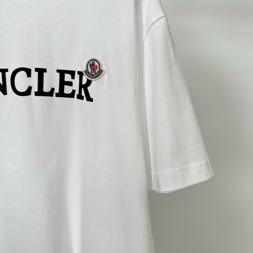 モンクレールコピー Moncler 新作フロッキーレタープリント入りピュアコットン半袖Tシャツ