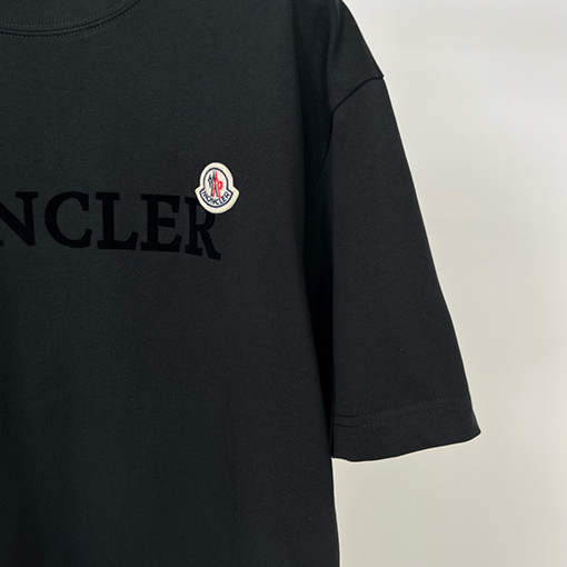 モンクレールコピー Moncler 新作フロッキーレタープリント入りピュアコットン半袖Tシャツ