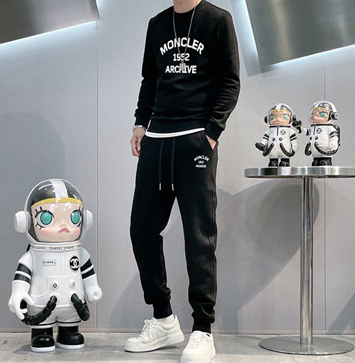 モンクレールコピー Moncler 新モデル人気のクルーネックのスウェットシャツとパンツのセット