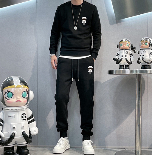 フェンディ 新モデルファッションな人気のクルーネックのスウェットシャツとパンツのセット