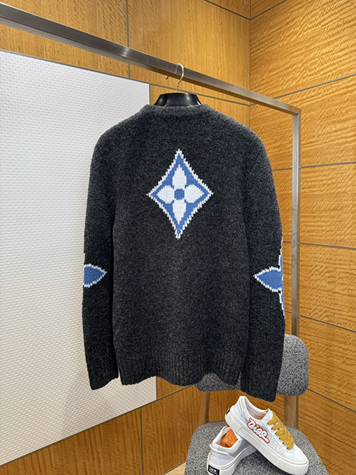 ルイヴィトンコピー LV 四つ葉のクローバー柄ニットクルーネックセーター