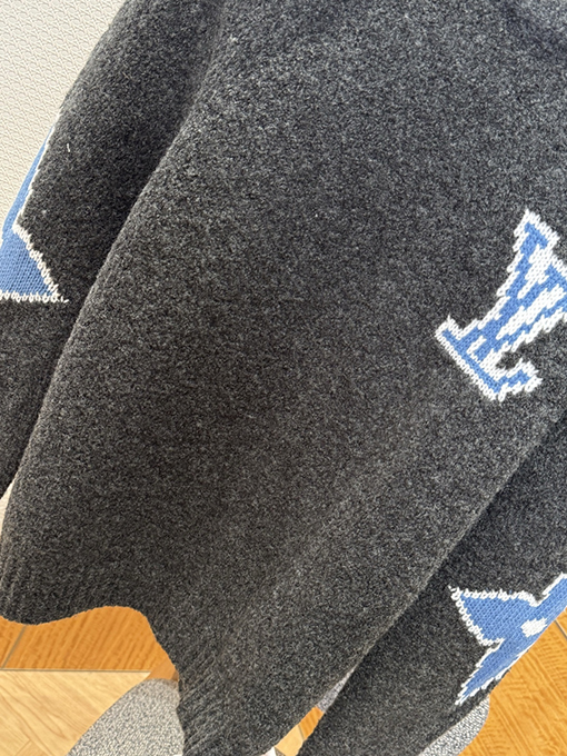 ルイヴィトンコピー LV 四つ葉のクローバー柄ニットクルーネックセーター