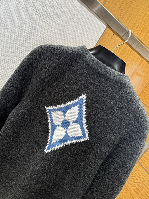 ルイヴィトンコピー LV 四つ葉のクローバー柄ニットクルーネックセーター