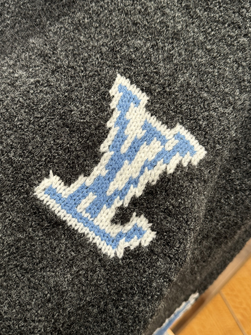 ルイヴィトンコピー LV 四つ葉のクローバー柄ニットクルーネックセーター