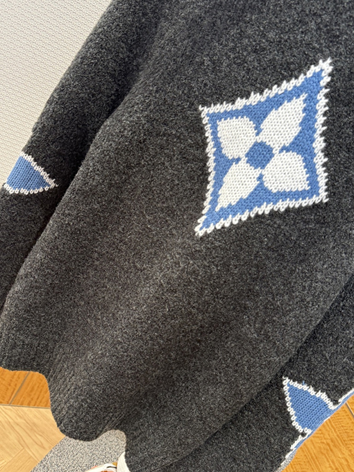 ルイヴィトンコピー LV 四つ葉のクローバー柄ニットクルーネックセーター