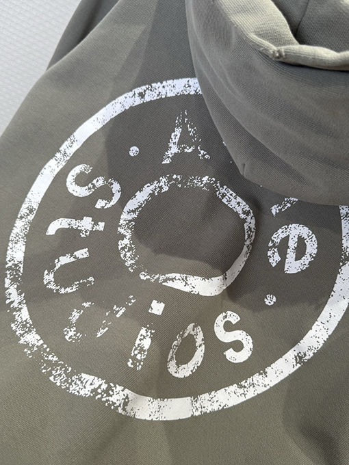 アクネストゥディオズブランドスーパーコピー Acne Studios ダメージプリントの破れたフード付きジップアップスウェットジャケット