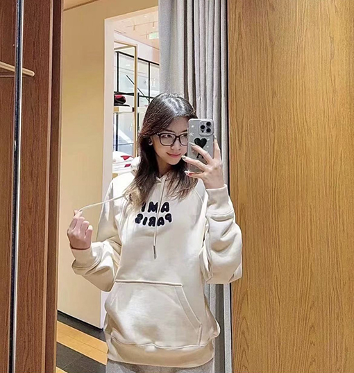 アミリコピー AMI PARIS 織り文字ロゴ入りパーカー