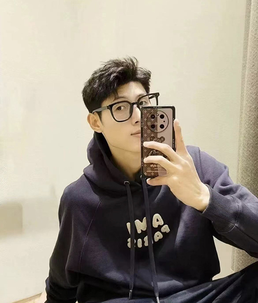 アミリコピー AMI PARIS 織り文字ロゴ入りパーカー