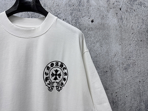 クロムハーツコピー ロールアップしたクルーネックの半袖Tシャツ