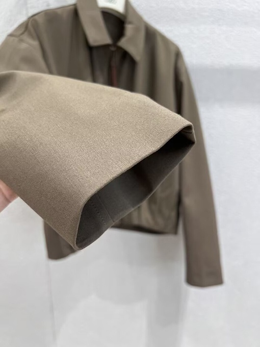 ロエベブランドスーパーコピー 新モデルりベルト付きジャケット