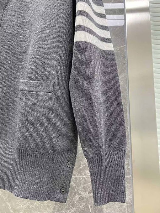 トムブラウン 新作ニットカーディガン