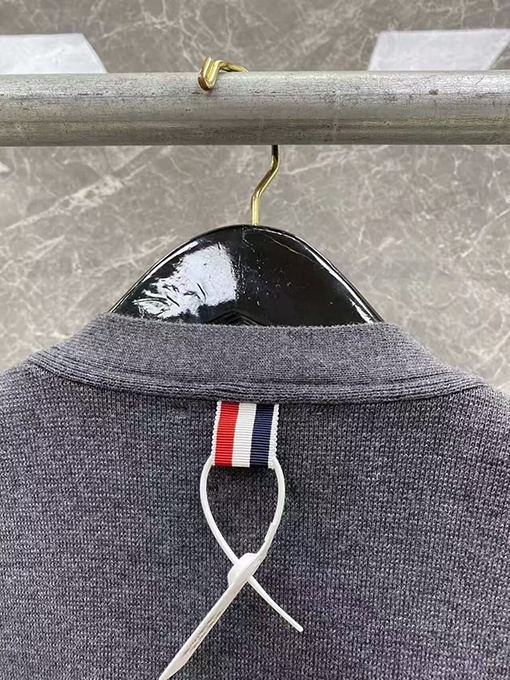 トムブラウン 新作ニットカーディガン