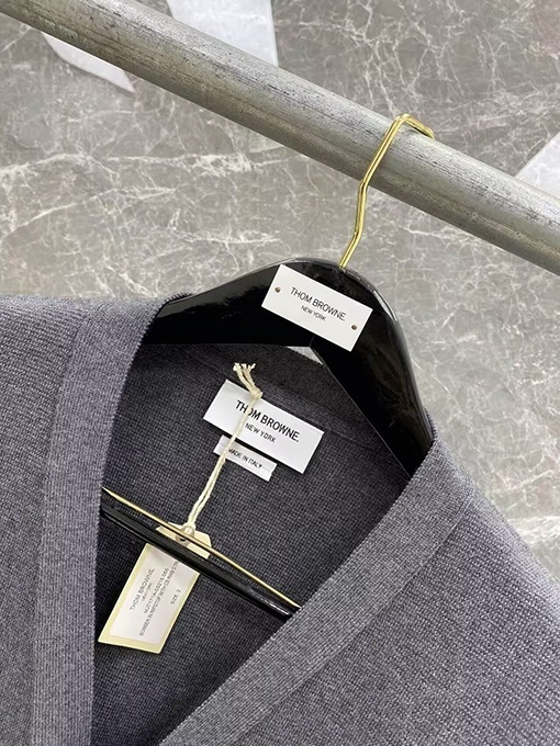 トムブラウン 新作ニットカーディガン