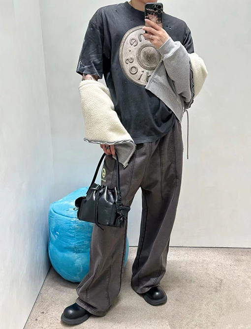 アクネストゥディオズコピー Acne Studios ダメージのロゴ入りパンツ