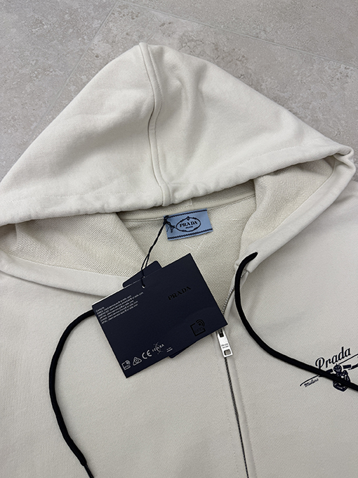 プラダ PRADA レトロなプレッピースタイルのジップアップスウェットジャケット