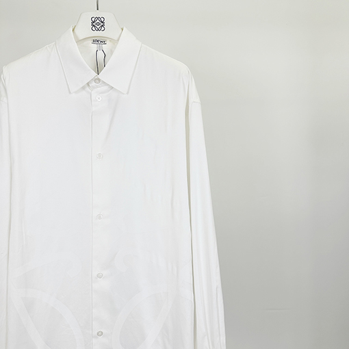 ロエベブランドスーパーコピー ダークカラーの柄入り長袖シャツ