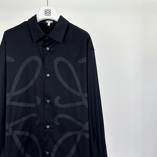 ロエベブランドスーパーコピー ダークカラーの柄入り長袖シャツ