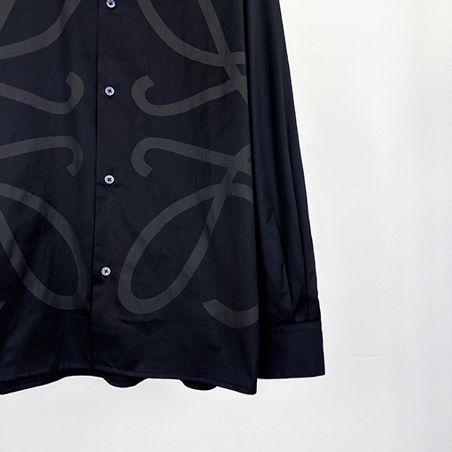 ロエベブランドスーパーコピー ダークカラーの柄入り長袖シャツ