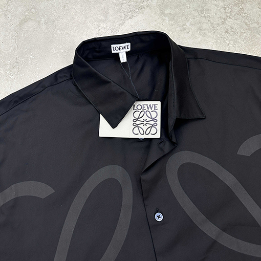 ロエベブランドスーパーコピー ダークカラーの柄入り長袖シャツ