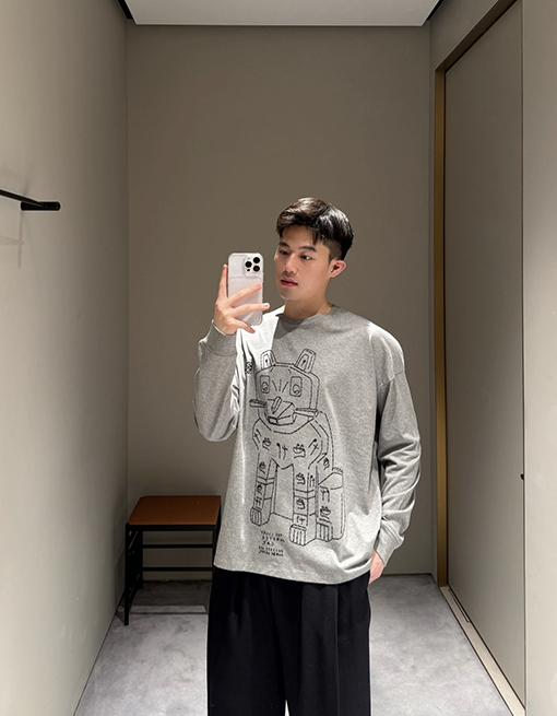 ロエベコピー 米粒糸で猫の刺繍をした長袖シャツ