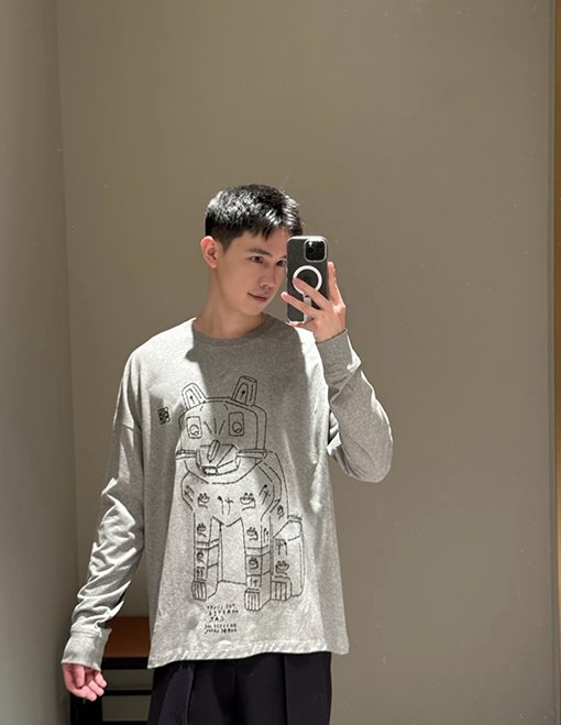 ロエベコピー 米粒糸で猫の刺繍をした長袖シャツ