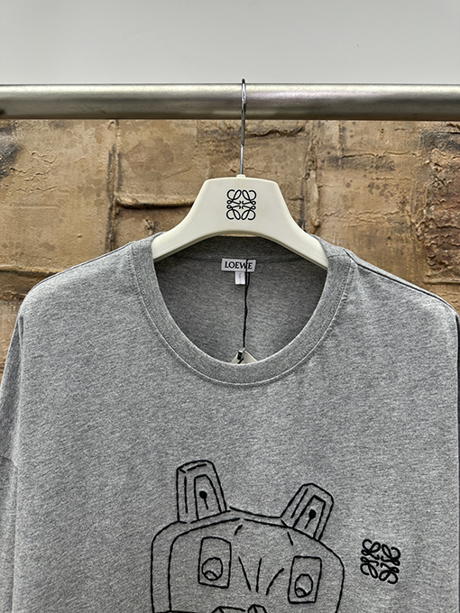 ロエベコピー 米粒糸で猫の刺繍をした長袖シャツ