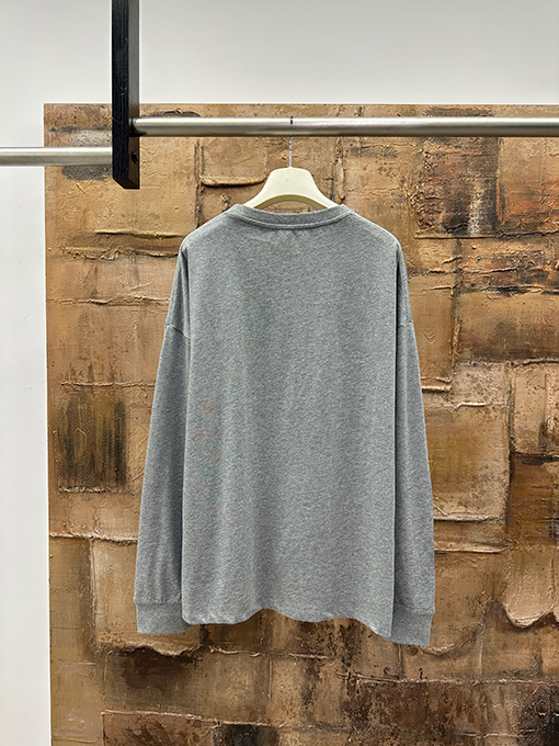 ロエベコピー 米粒糸で猫の刺繍をした長袖シャツ