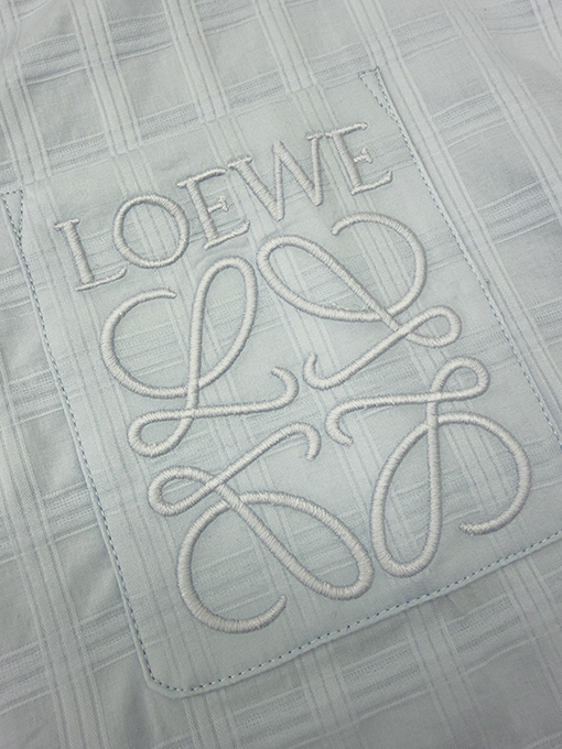 ロエベ LOEWE パッチポケット付き刺繍入りのチェック柄半袖シャツ