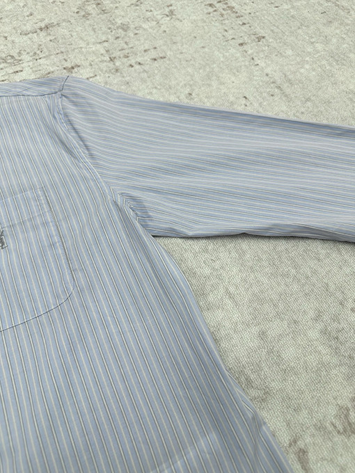 サンローランスーパーコピー ストライプ柄の尖った襟ボタン付き胸ポケット長袖シャツ